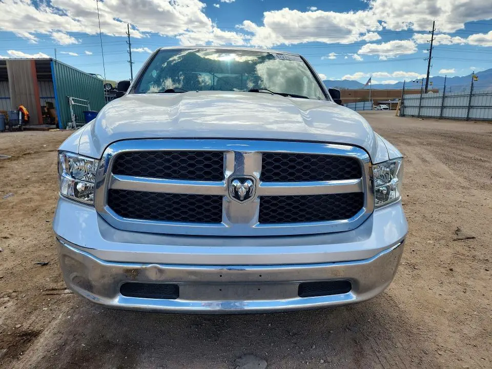 2016 RAM 1500 SLT  