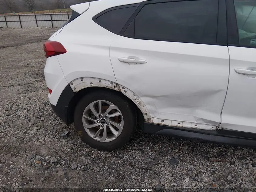 2017 HYUNDAI TUCSON SE