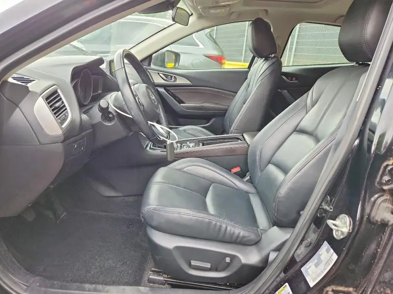2018 MAZDA 3 TOURING  