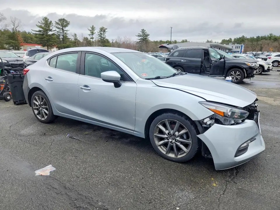 2018 MAZDA 3 TOURING  