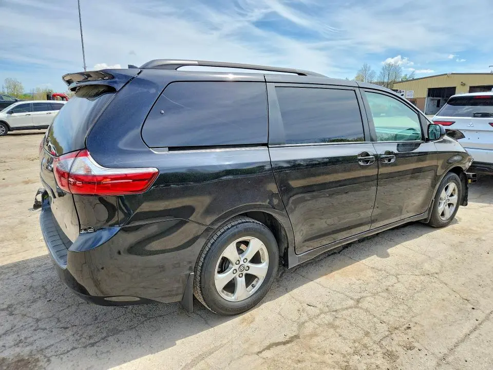 2020 TOYOTA SIENNA LE  