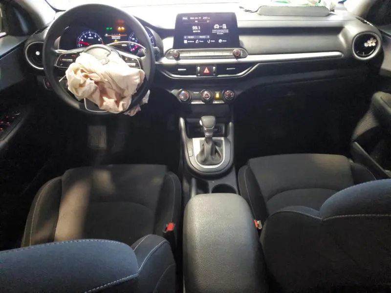 2023 KIA FORTE LX  