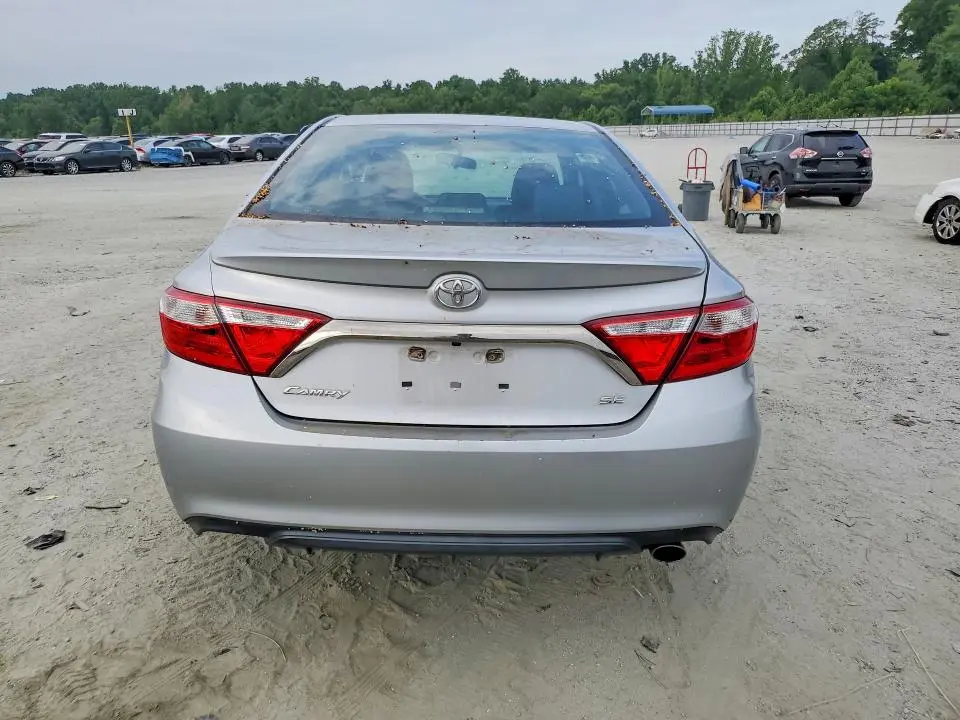 2017 TOYOTA CAMRY SE  