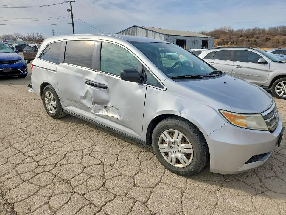 2011 HONDA ODYSSEY LX  