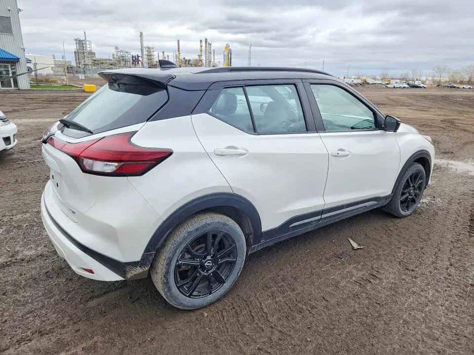 2023 NISSAN KICKS SR  