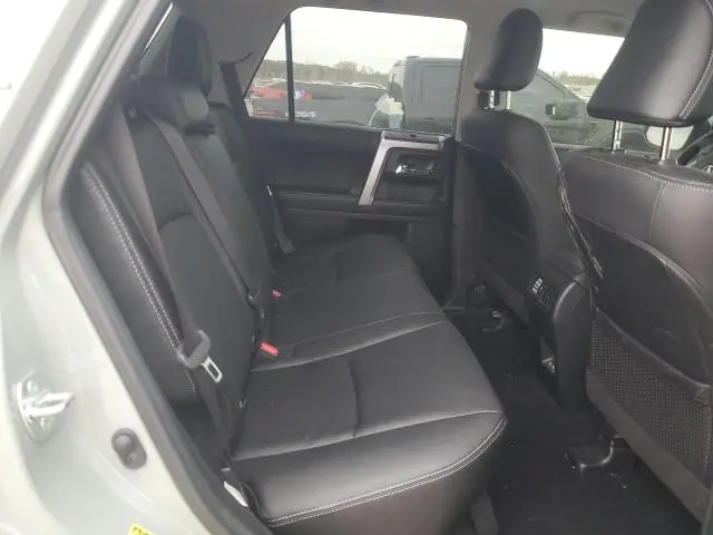 2023 TOYOTA 4RUNNER SE  