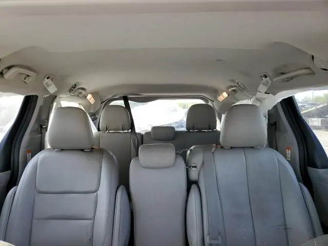 2020 TOYOTA SIENNA XLE  