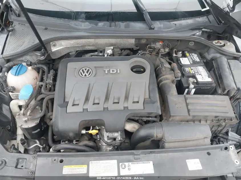 2014 VOLKSWAGEN PASSAT 2.0L TDI SE