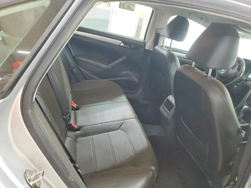 2015 VOLKSWAGEN PASSAT S  
