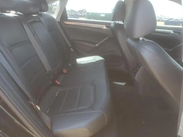2018 VOLKSWAGEN PASSAT SE  