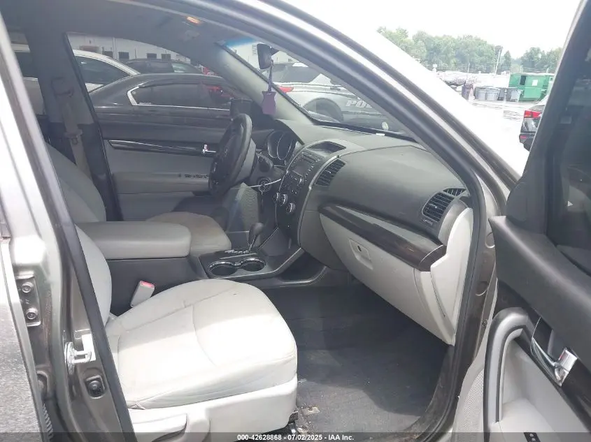 2013 KIA SORENTO LX
