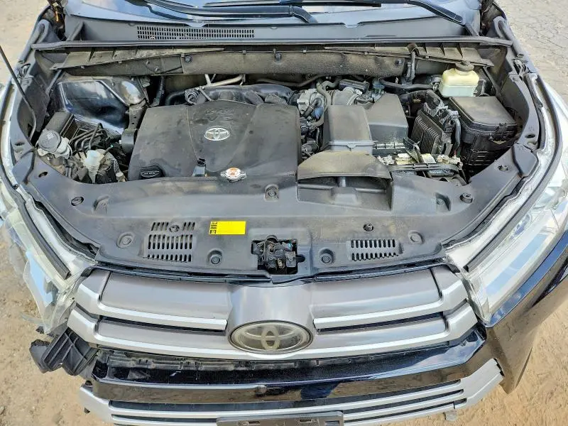 2018 TOYOTA HIGHLANDER LE  