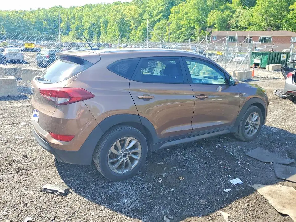 2016 HYUNDAI TUCSON SE  