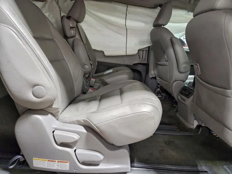2015 TOYOTA SIENNA XLE  