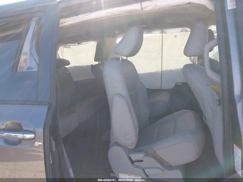 2019 TOYOTA SIENNA XLE 8 PASSENGER