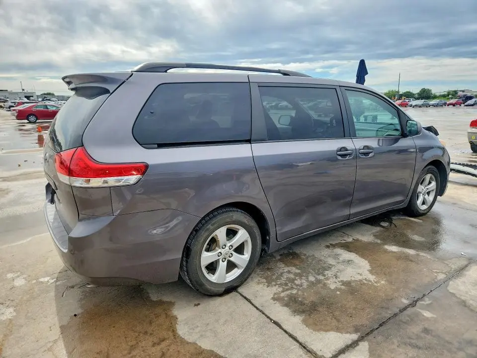 2011 TOYOTA SIENNA LE  