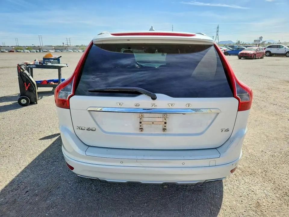 2015 VOLVO XC60 T6 PLATINUM  