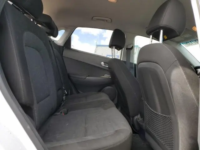2023 HYUNDAI KONA SE  