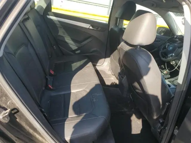 2013 VOLKSWAGEN PASSAT SE  