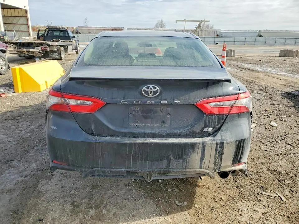 2018 TOYOTA CAMRY SE  