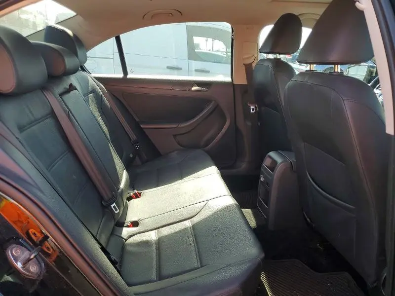 2011 VOLKSWAGEN JETTA SE  