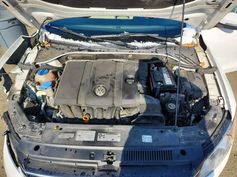 2013 VOLKSWAGEN PASSAT SE  
