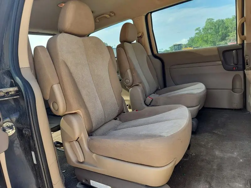 2012 KIA SEDONA LX  