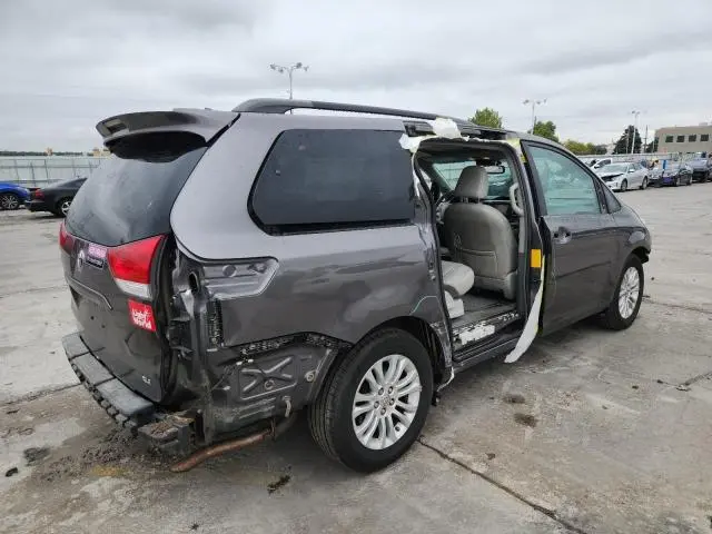 2012 TOYOTA SIENNA XLE  