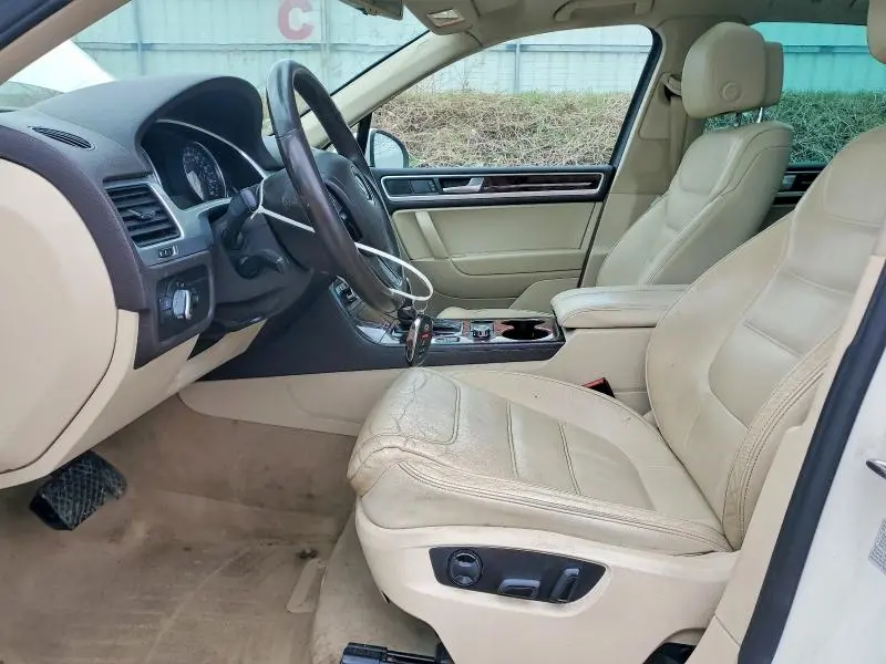 2012 VOLKSWAGEN TOUAREG V6  