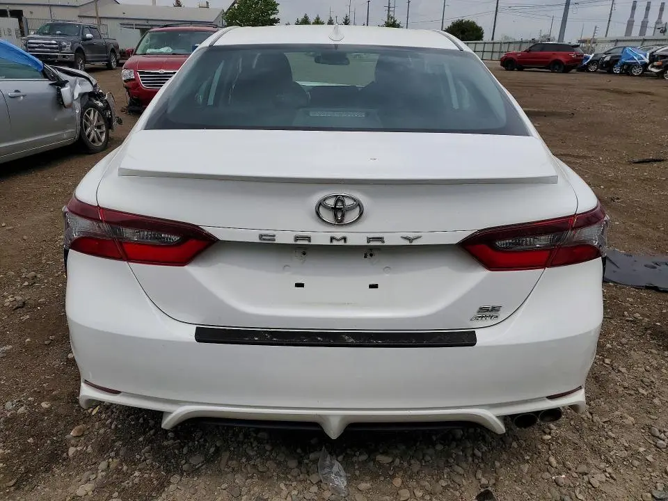 2022 TOYOTA CAMRY SE  