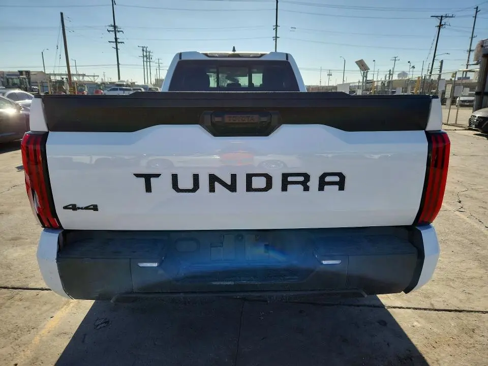 2024 TOYOTA TUNDRA SR  