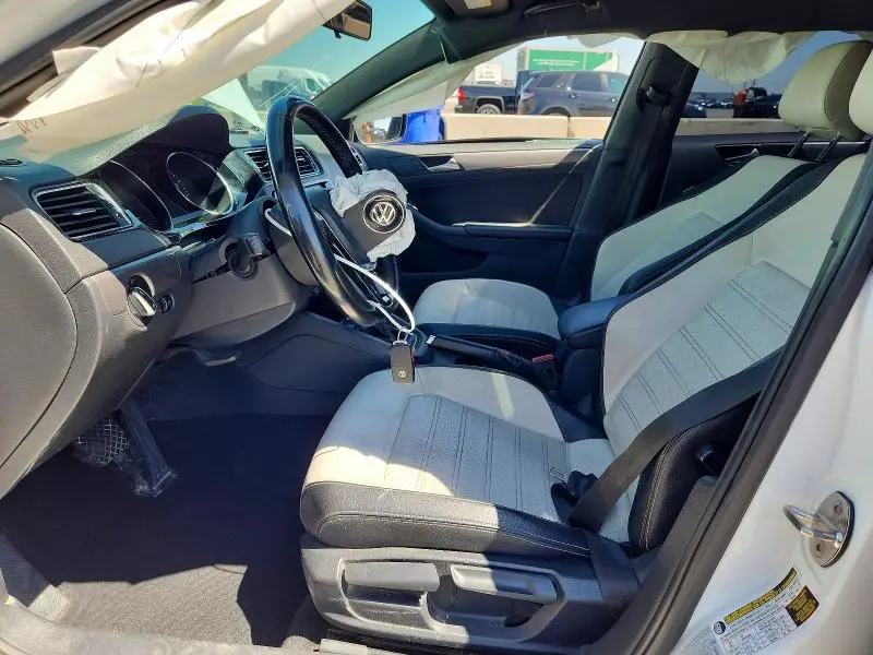 2016 VOLKSWAGEN JETTA SPORT  