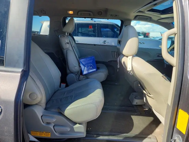 2013 TOYOTA SIENNA XLE 8-PASSENGER  