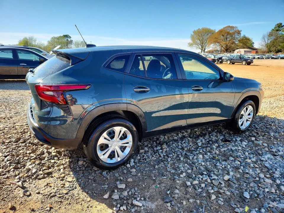 2025 CHEVROLET TRAX LS  