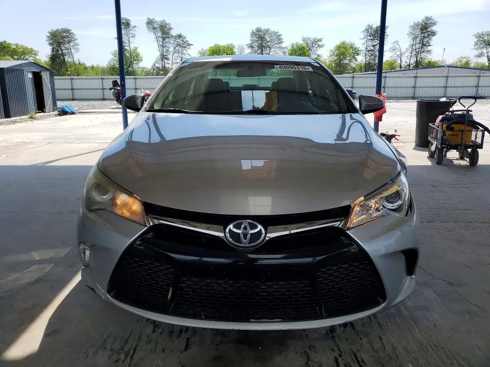 2017 TOYOTA CAMRY SE  