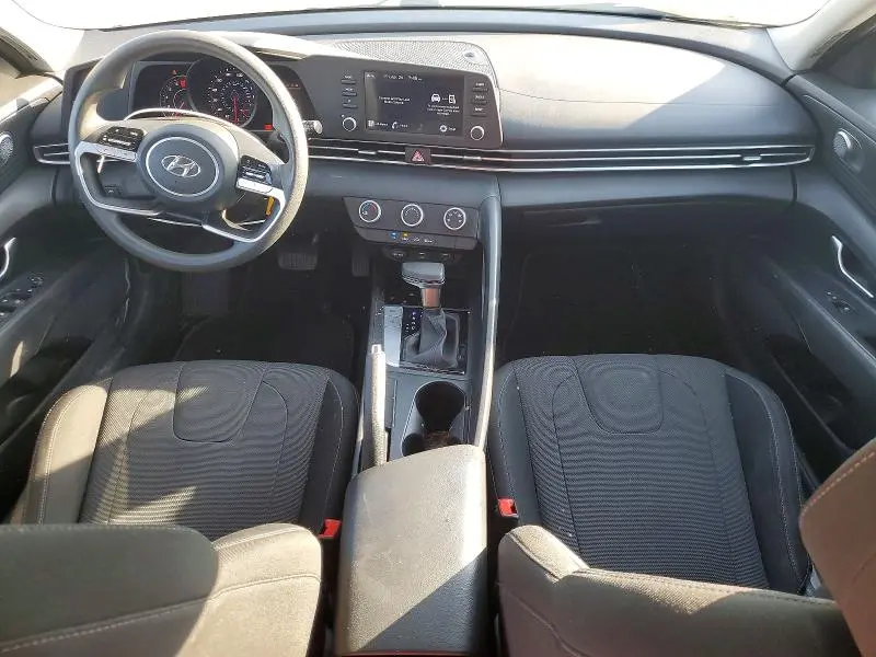 2021 HYUNDAI ELANTRA SE  