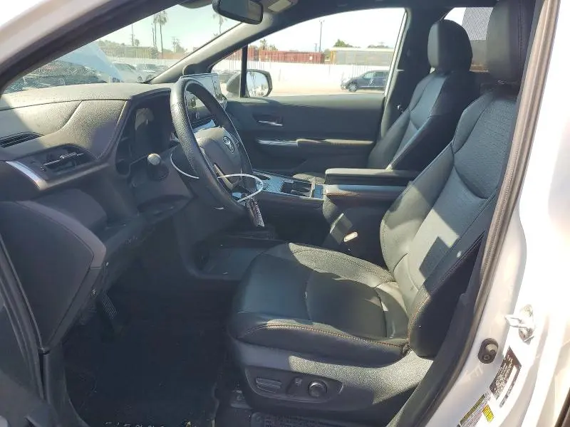 2022 TOYOTA SIENNA XSE  