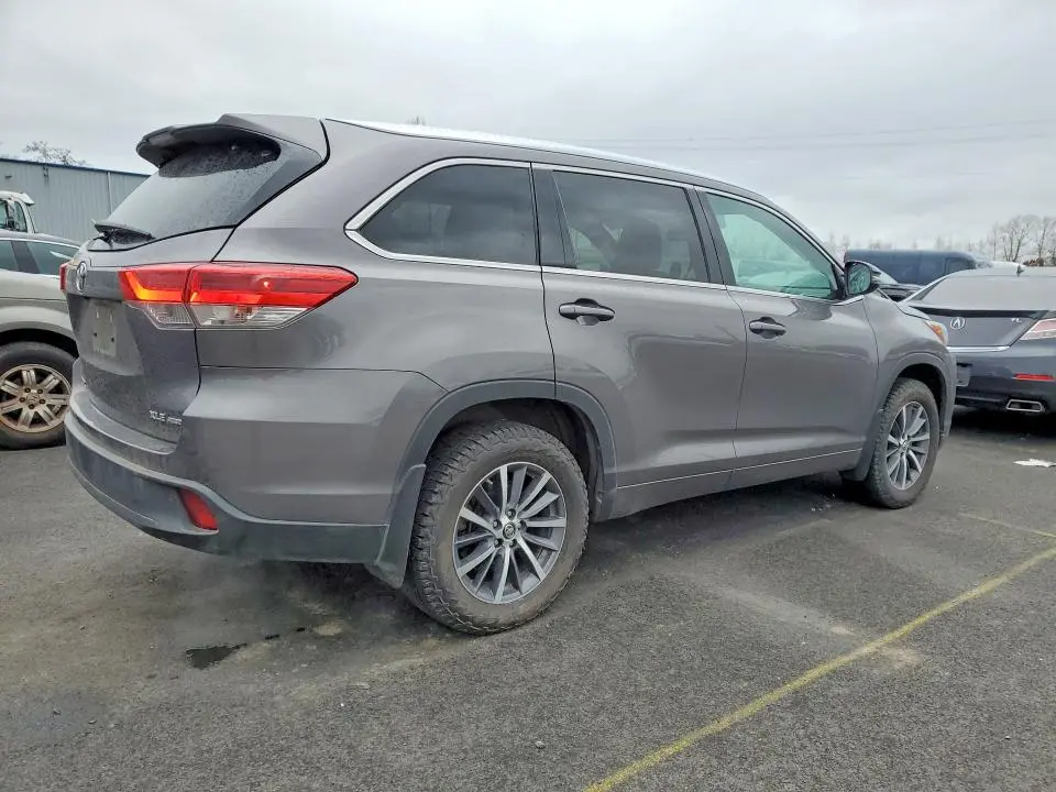 2017 TOYOTA HIGHLANDER XLE  