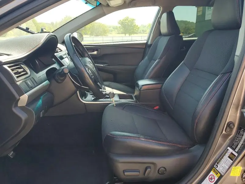 2017 TOYOTA CAMRY SE  