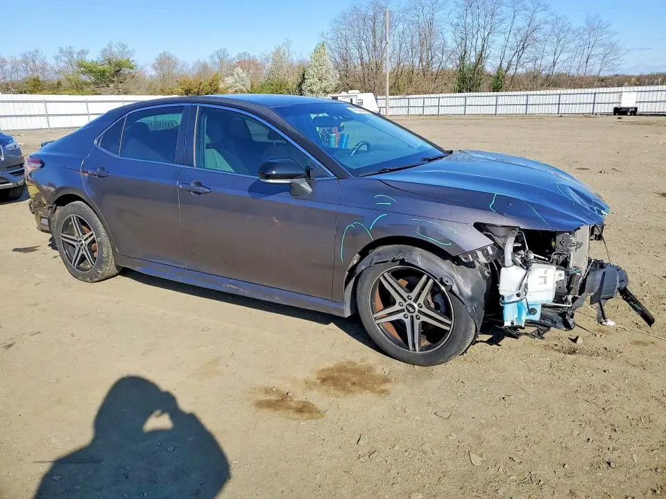 2018 TOYOTA CAMRY SE  