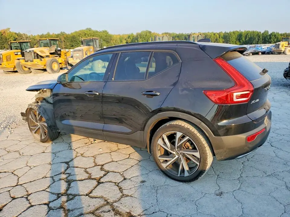 2020 VOLVO XC40 T5 R-DESIGN  