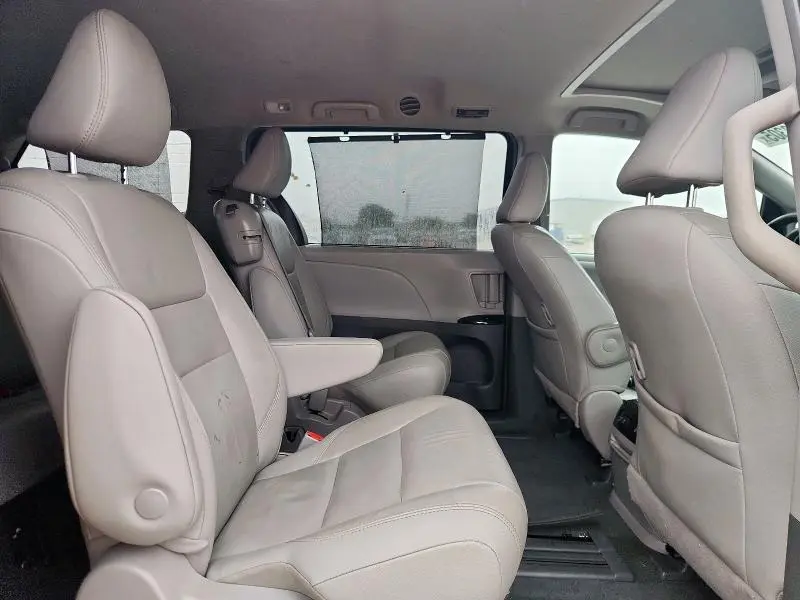 2019 TOYOTA SIENNA XLE  