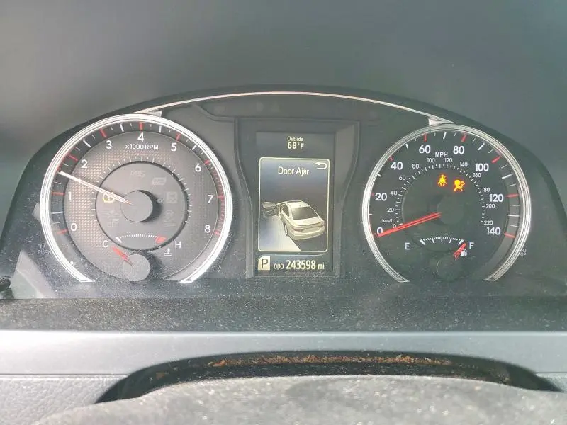 2016 TOYOTA CAMRY SE  