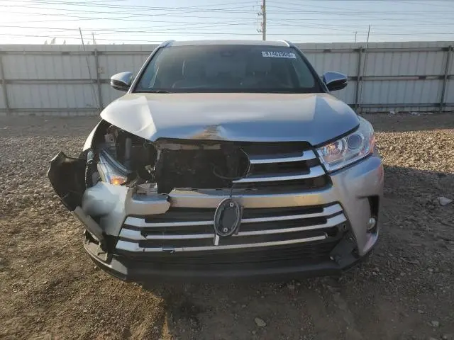 2017 TOYOTA HIGHLANDER SE  