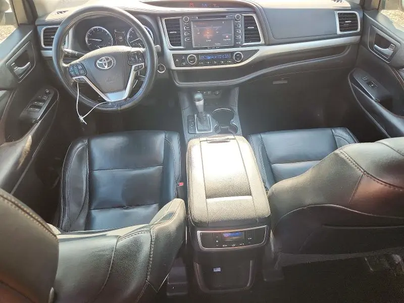 2017 TOYOTA HIGHLANDER XLE  