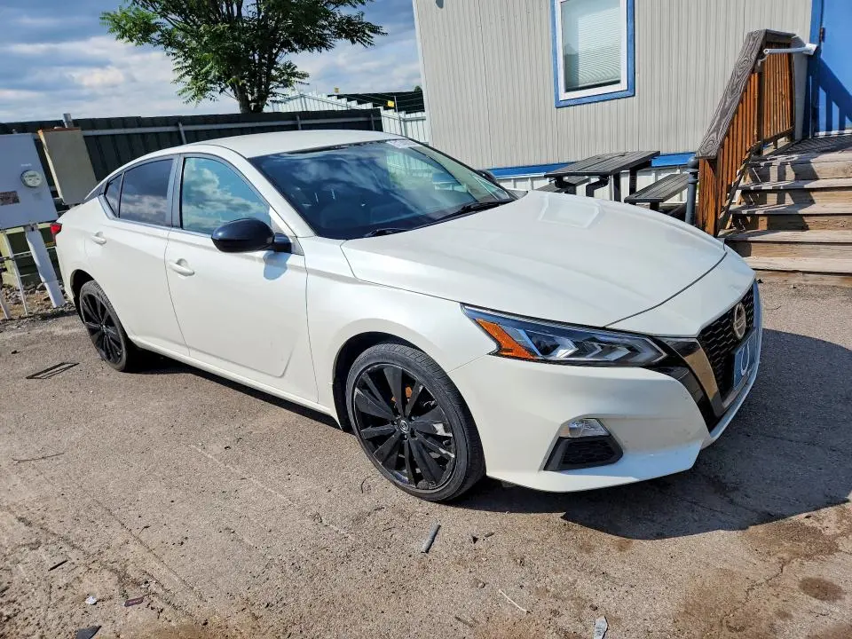 2019 NISSAN ALTIMA SR  