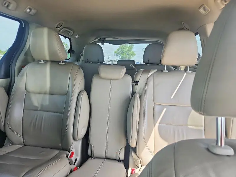 2015 TOYOTA SIENNA XLE PREMIUM 8-PASSENGER  