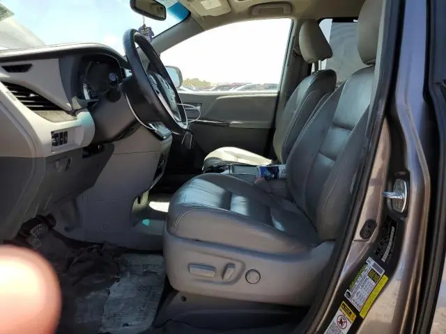 2016 TOYOTA SIENNA XLE  