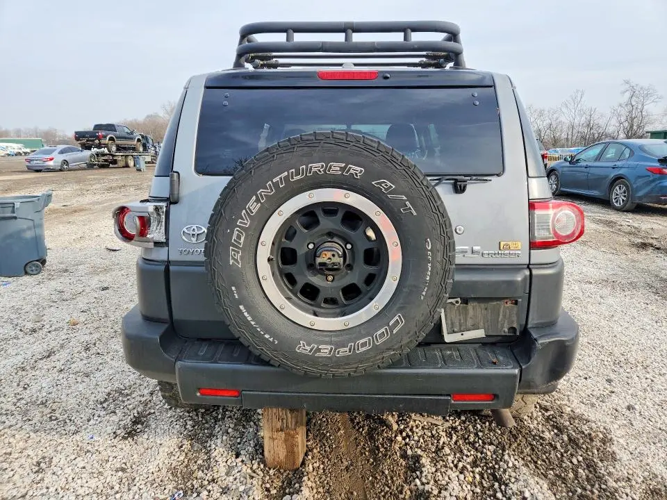 2013 TOYOTA FJ CRUISER BASE  