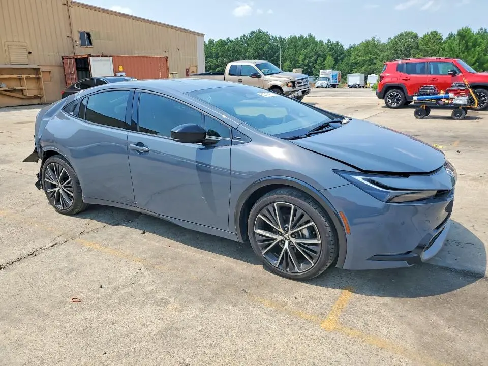 2025 TOYOTA PRIUS XLE  